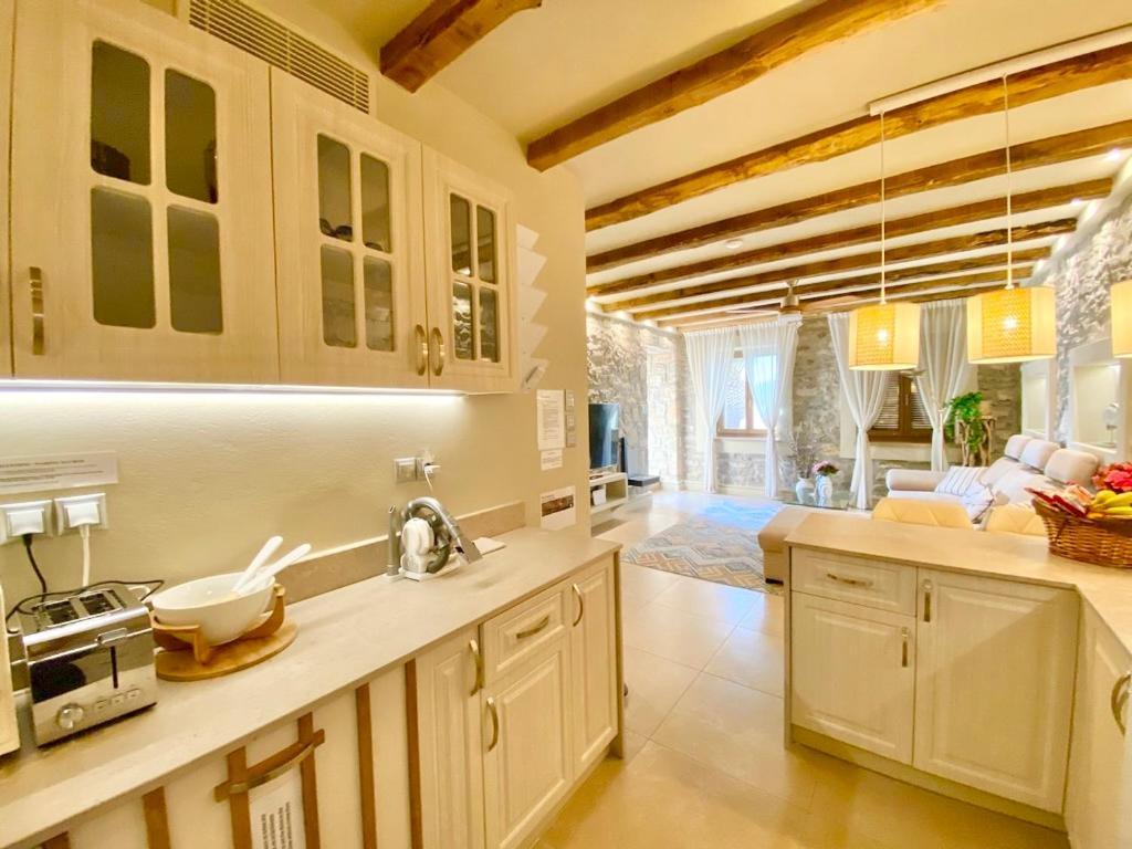 Villasonboard Rock Villa 3 Bed, 3 Bath, Jacuzzi, Seaside Ermioni Exteriör bild