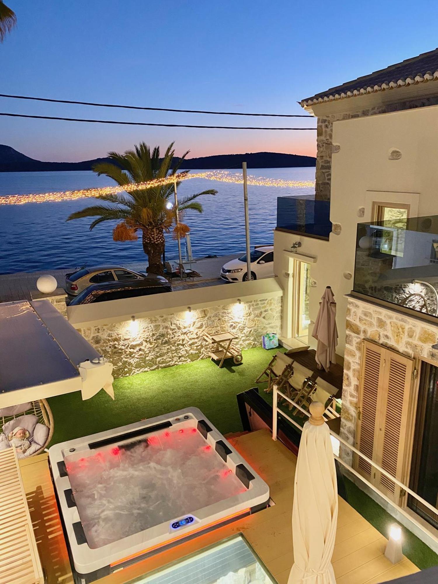 Villasonboard Rock Villa 3 Bed, 3 Bath, Jacuzzi, Seaside Ermioni Exteriör bild