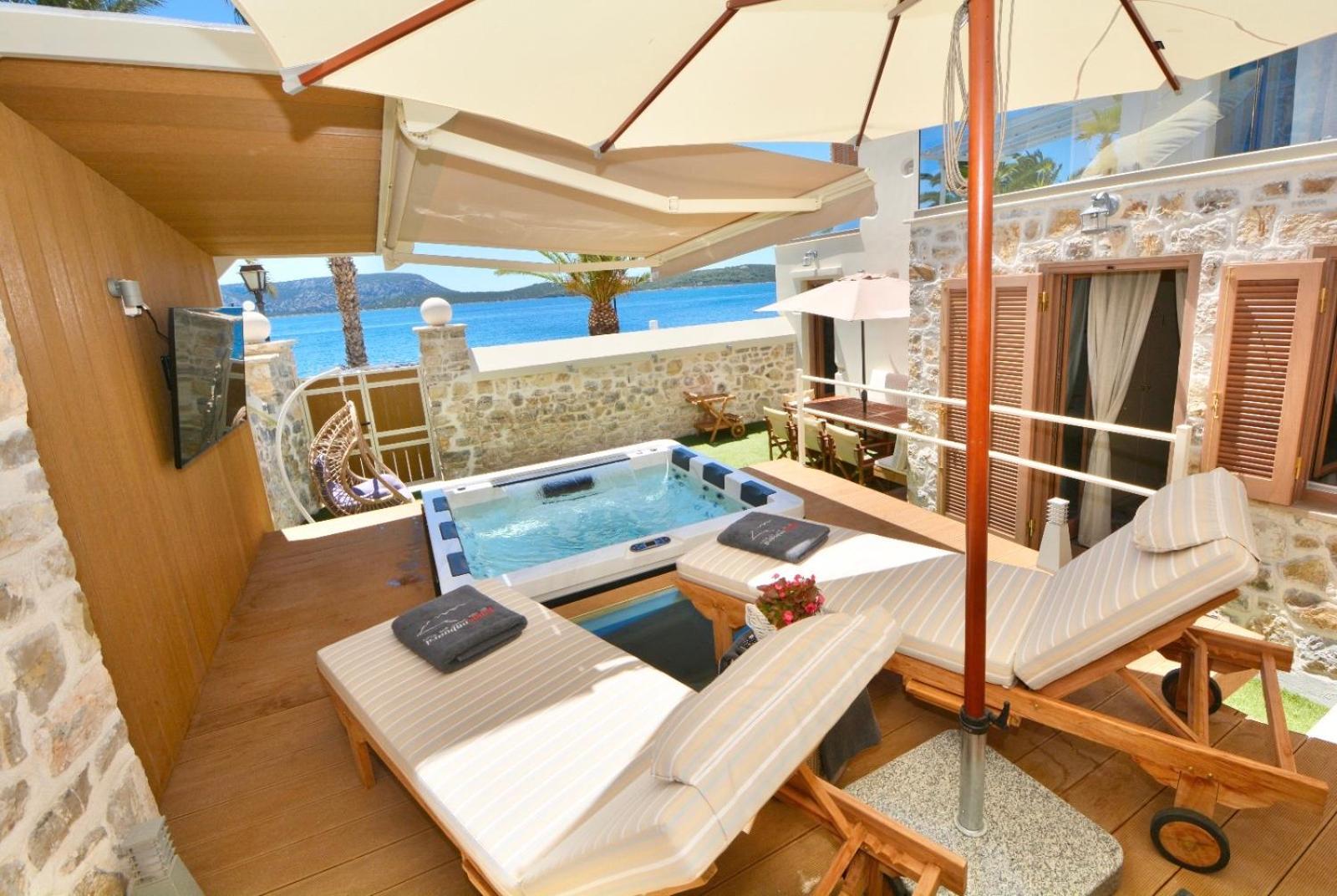 Villasonboard Rock Villa 3 Bed, 3 Bath, Jacuzzi, Seaside Ermioni Exteriör bild
